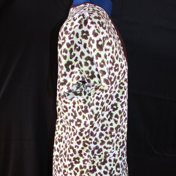 SB Scrubs Women's V-Neck Green Brown Animal Print V-Neck Scrub Top Size XS - Picture 4 of 11